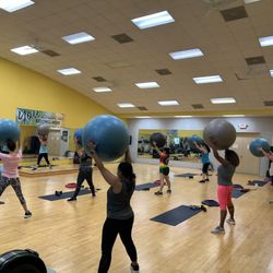 690 Women's Fitness - Group Fitness Classes