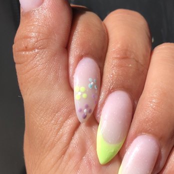 Natural Nails Salon - Beautiful spring to summer vibe nails for the month of May! - Nail Salons Near Me - Martinez, California