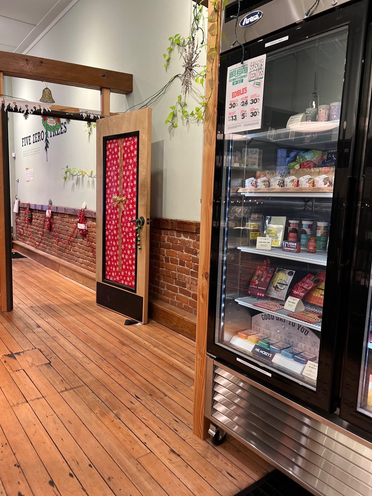 FIVE ZERO TREES Updated October 2024 719 Main St, Oregon City