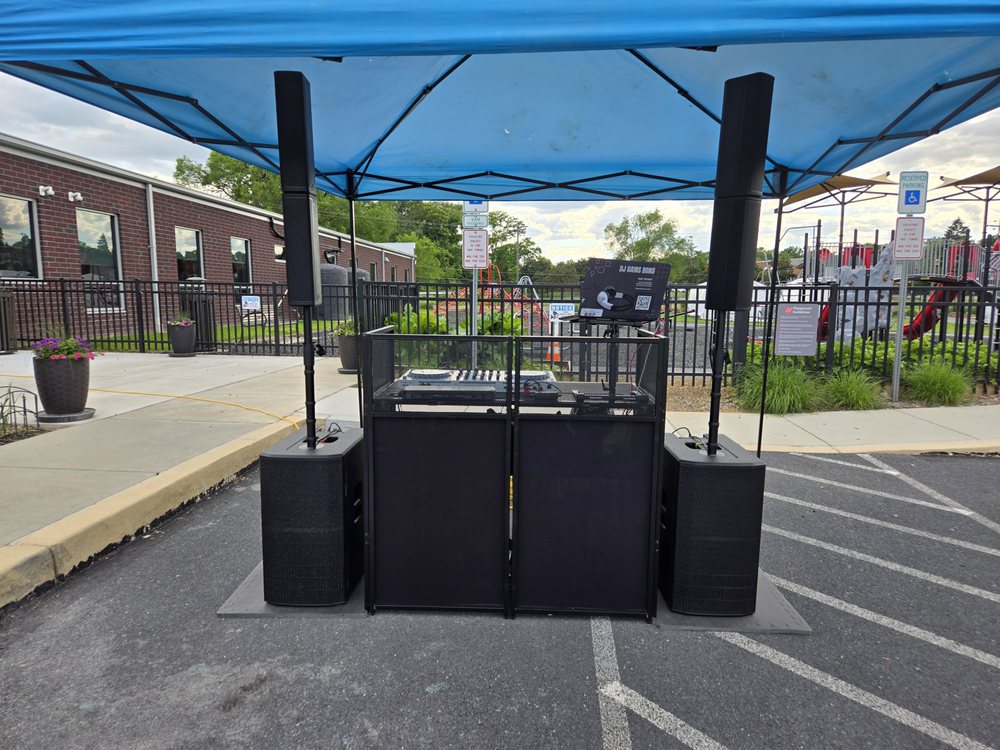 DJ Gains Bond equipment setup