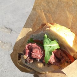 Food Lovers - Streetfood Markt - Pastrami-Burger @ Bordsteinschwalbe