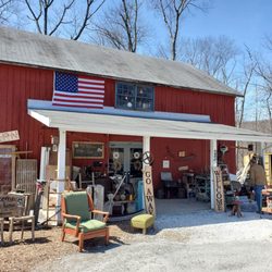 Culver Lake Flea Market - The barn : such a cute spot.