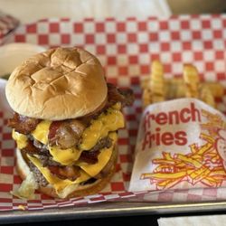 3 Nelsons - Bacon burger!!!!