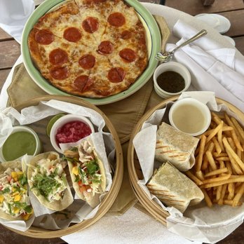 The Caribe Bar and Grill - Pepperoni pizza, Club Wrap and GF grilled fish tacos - Breakfast & Brunch Near Me - Cancún, ROO