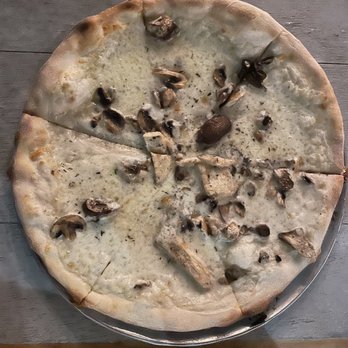 Moku Kitchen - Mushroom pizza- 5/5 - Cocktail Bars Near Me - Honolulu, Hawaii