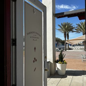 Dawson's Yogurt & Fudge - the door to the restaurant - Ice Cream & Frozen Yogurt Near Me - Santa Rosa Beach, Florida