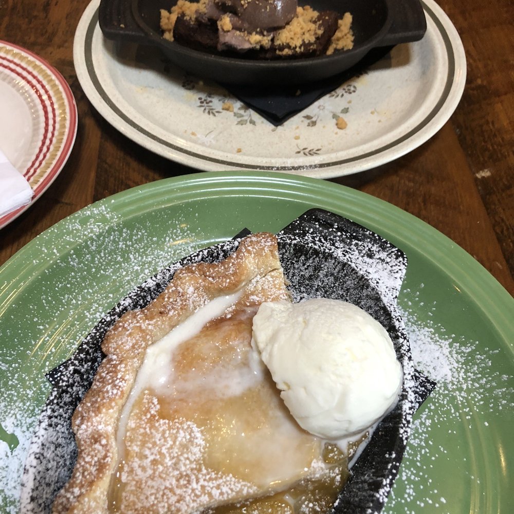 Northwinds Brewhouse & Kitchen - Brownie with ice cream and peach pie with ice cream - Brewpubs Near Me - Collingwood, Ontario Northwinds Brewhouse & Kitchen - Brownie with ice cream and peach pie with ice cream - Brewpubs Near Me - Collingwood, Ontario