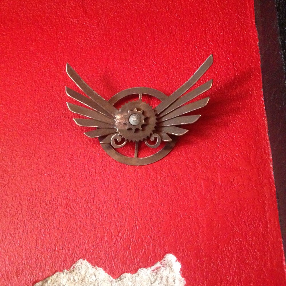 Wall decor. Navi? A bronze snitch? Something nerdy for sure... Wall decor. Navi? A bronze snitch? Something nerdy for sure...