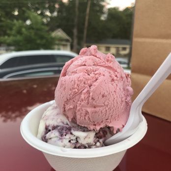 Big Spoon Creamery - Cullman Strawberry & Brambleberry Cobbler Double Scoop - Ice Cream & Frozen Yogurt Near Me - Birmingham, Alabama