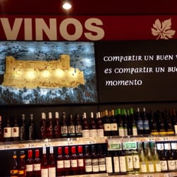 Hiper Simply Plaza - Tiene una zona de bodega muy completa, con un gran surtido de vinos en la que destacan los de Aragón.