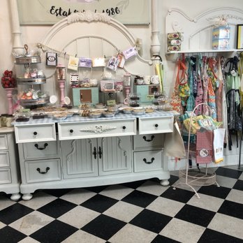 Kopper Kettle - Small shop area when you first walk in small crash pies for sale, super cute! - Breakfast & Brunch Near Me - Yucaipa, California