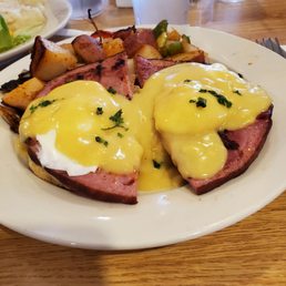 Eggs Benedict with home style potatoes! Eggs Benedict with home style potatoes!