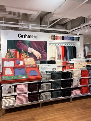 UNIQLO 5th Avenue by null