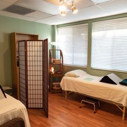 Kenneally Acupuncture - The green room set up for our Seasonal Healing Acupuncture Event.