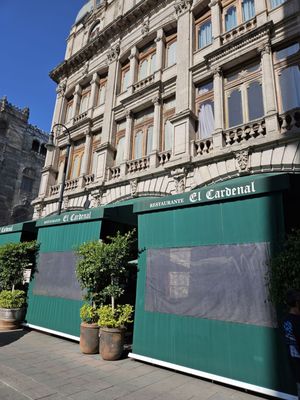 El Cardenal by null