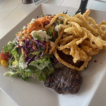 U-Tiki Beach - Filet mignon blue cheese Grilled Filet Mignon Salad - Seafood Near Me - Jupiter, Florida U-Tiki Beach - Filet mignon blue cheese Grilled Filet Mignon Salad - Seafood Near Me - Jupiter, Florida
