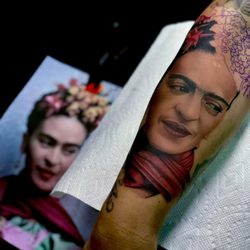 Poch Fine Arts - Frida Khalo
