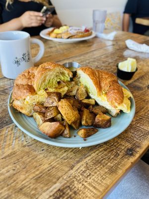 Lola’s Kitchen by null