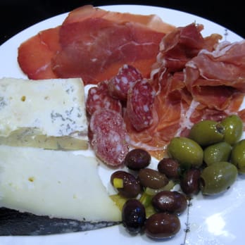 Il Pastaiolo - Assortment of cheeses, meats, and olives - Italian Near Me - Antwerp, VAN