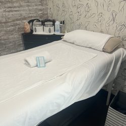 BeeSugared - Comfy bed and cute decor!