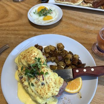 The Braeburn - Eggs benedict and breakfast potatoes - Breakfast & Brunch Near Me - Langley, Washington The Braeburn - Eggs benedict and breakfast potatoes - Breakfast & Brunch Near Me - Langley, Washington