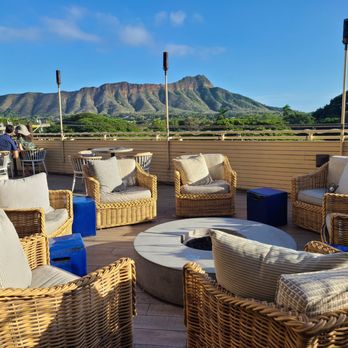 Deck. - Hawaiian Near Me - Honolulu, Hawaii Deck. - Hawaiian Near Me - Honolulu, Hawaii