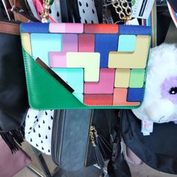 Castaways Resale Store - Cool bag!
