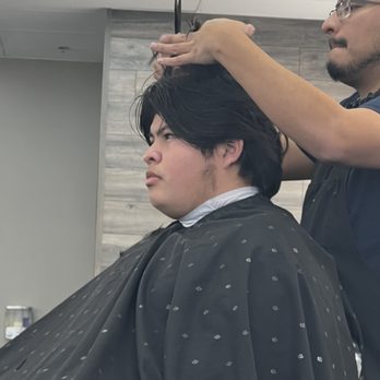 De La Vina Barbers - Before pic - Barbers Near Me - Santa Barbara, California De La Vina Barbers - Before pic - Barbers Near Me - Santa Barbara, California