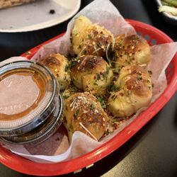 Slice420 - Garlic knots