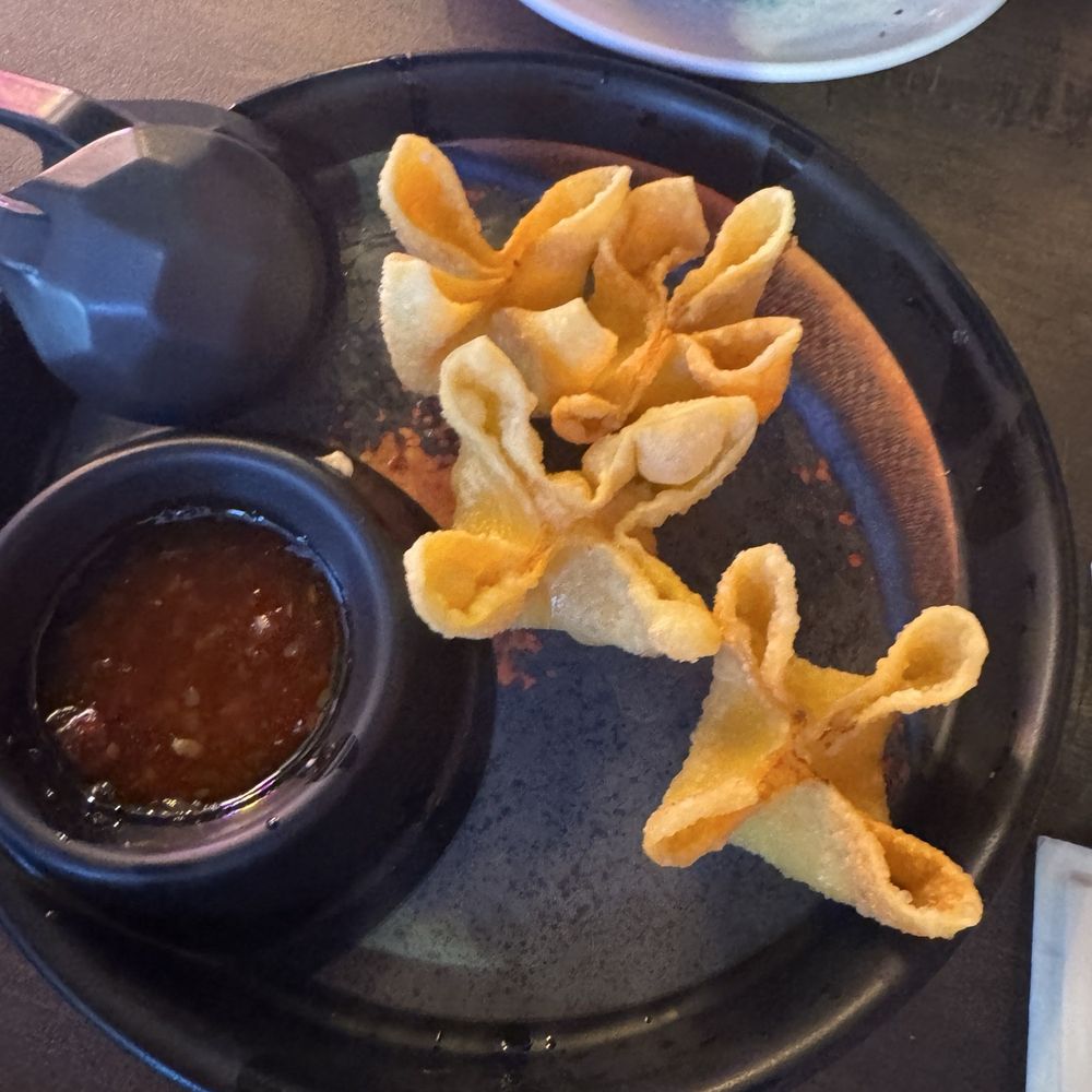 Krab Rangoon (6 pcs ) 芝士云吞 Krab Rangoon (6 pcs ) 芝士云吞