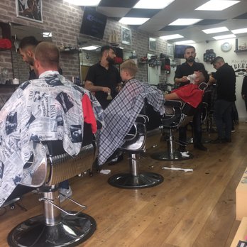 Ree-style barber  - With 6 hairdressers working - even though about 9 others waiting it shouldn't be long! - Barbers Near Me - Swadlincote, DBY