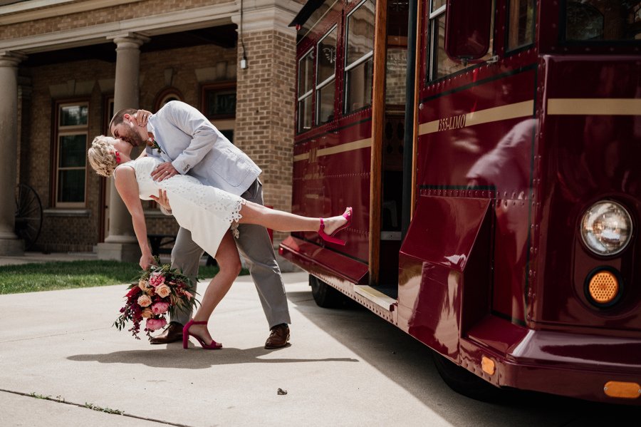 DMI LIMOUSINE & TROLLEY SERVICE Updated September 2024 9459 N Swan