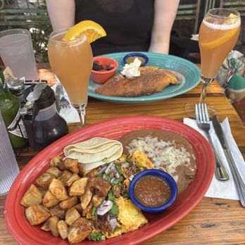 Tower Cafe - Chorizo Con Huevos and Churro French Toast - Breakfast & Brunch Near Me - Sacramento, California