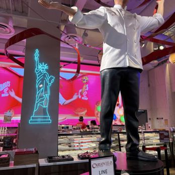 Carlo's Bake Shop - Patisserie/Cake Shop Near Me - New York, New York