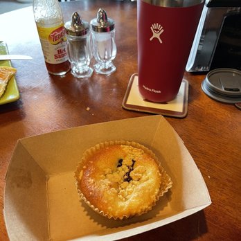 Sweet Magnolia Bakery Cafe - Raspberry coffee cake - Bakeries Near Me - Florence, Oregon Sweet Magnolia Bakery Cafe - Raspberry coffee cake - Bakeries Near Me - Florence, Oregon