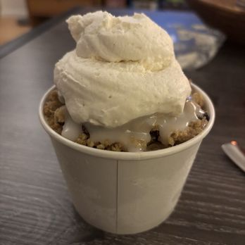 The Scoop N Scootery - OATMEAL CREAM PIE Sundae - Ice Cream & Frozen Yogurt Near Me - Cambridge, Massachusetts