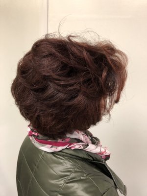 Antons Salon by null