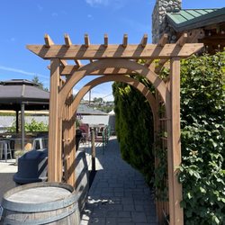 Rio Vista Wines at the Cabin - Entrance to back patio
