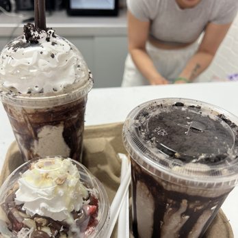 T’s - Oreo Shake Cookies and Cream Protein Shake Fresas Con Crema with Nutella - Desserts Near Me - San Lorenzo, California T’s - Oreo Shake Cookies and Cream Protein Shake Fresas Con Crema with Nutella - Desserts Near Me - San Lorenzo, California