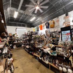 Riverside Mercantile - Little souvenir shop