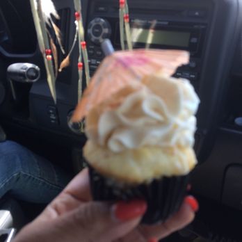 Baker's Boutique - Piña colada cup cake - Custom Cakes Near Me - Grand Junction, Colorado