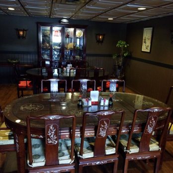 Pagoda - a dinning room with a table and chairs - Chinese Near Me - Lockport, Illinois