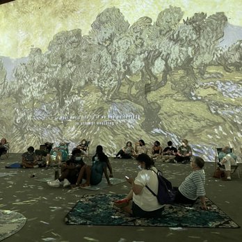 Van Gogh The Immersive Experience - Really cool room that displays art everywhere - Art Museums Near Me - New York, New York Van Gogh The Immersive Experience - Really cool room that displays art everywhere - Art Museums Near Me - New York, New York