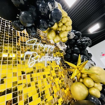 Plush Events - Shimmer wall Backdrop with ballon garland. - Venues & Event Spaces Near Me - Bloomfield, Connecticut Plush Events - Shimmer wall Backdrop with ballon garland. - Venues & Event Spaces Near Me - Bloomfield, Connecticut