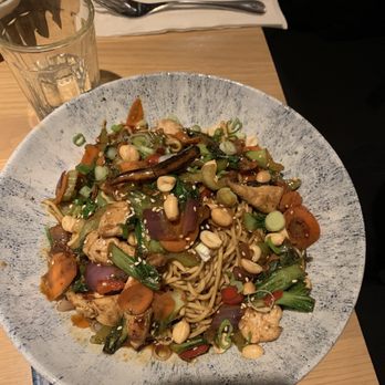 Earls Kitchen + Bar - CHICKEN HUNAN KUNG PAO - Canadian (New) Near Me - Burnaby, British Columbia