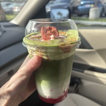 Ceré Tea - Strawberry Matcha Einspanner - Bubble Tea Near Me - Milpitas, California