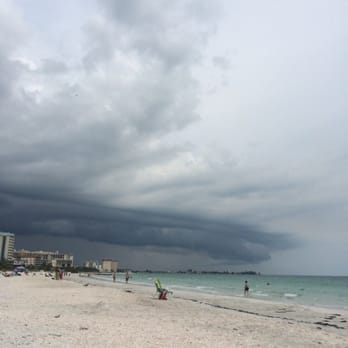 Lido Beach - Looking to the South, watching a storm roll in - Beaches Near Me - Sarasota, Florida Lido Beach - Looking to the South, watching a storm roll in - Beaches Near Me - Sarasota, Florida
