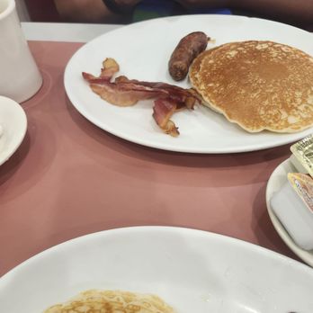 Douglas' Diner - American Near Me - Bound Brook, New Jersey