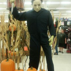 Spirit Halloween - Come early this place gets crowded