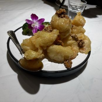 Linglong Soup Dumplings - Honey walnut shrimp - Dim Sum Near Me - Fountain Valley, California